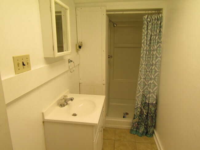 17 1/2 Oak - 17 Oak St