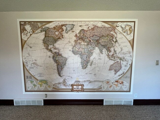 Building Photo - 429 E Pine St