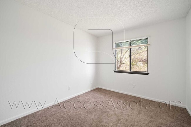 Building Photo - Single-Story 3BR Home with Garage & Fully Fenced Yard