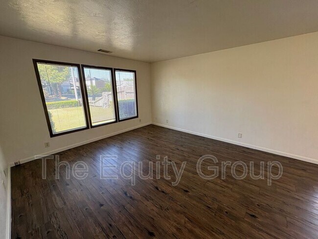 Building Photo - 2943 W Ashland Ave
