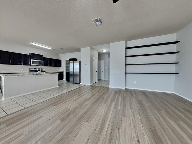 Building Photo - 214 Tallow Trl
