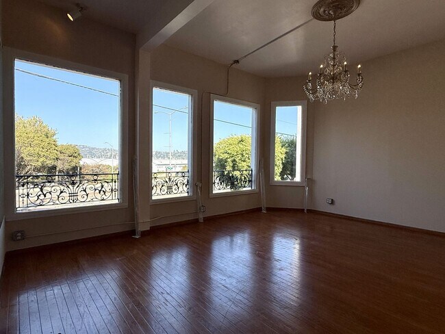 Building Photo - Gorgeous studio for rent in Sausalito!