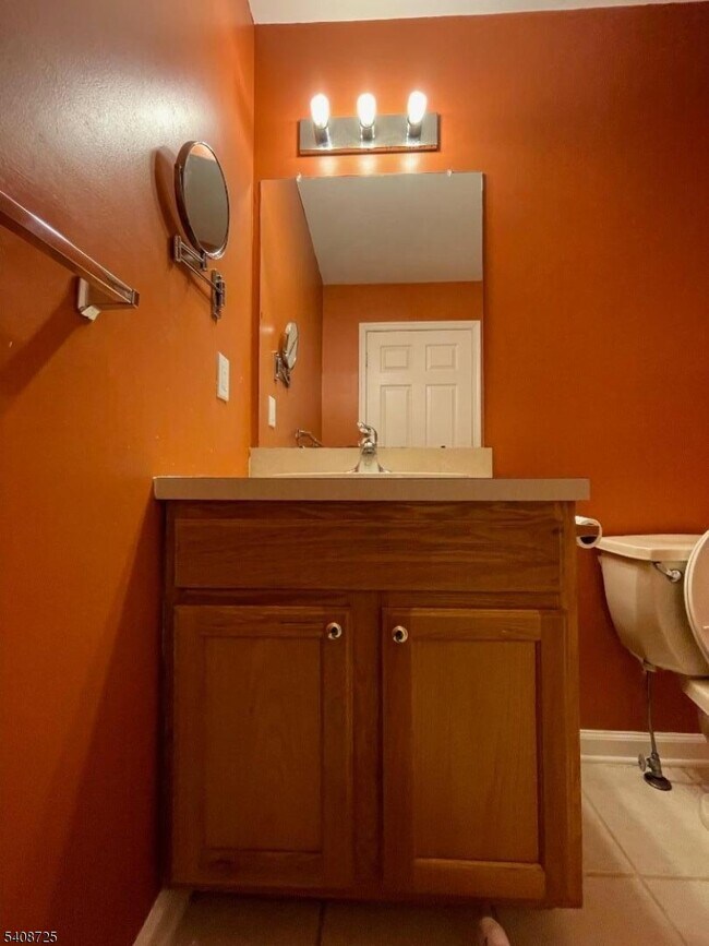 Building Photo - 301 Pinelli Dr