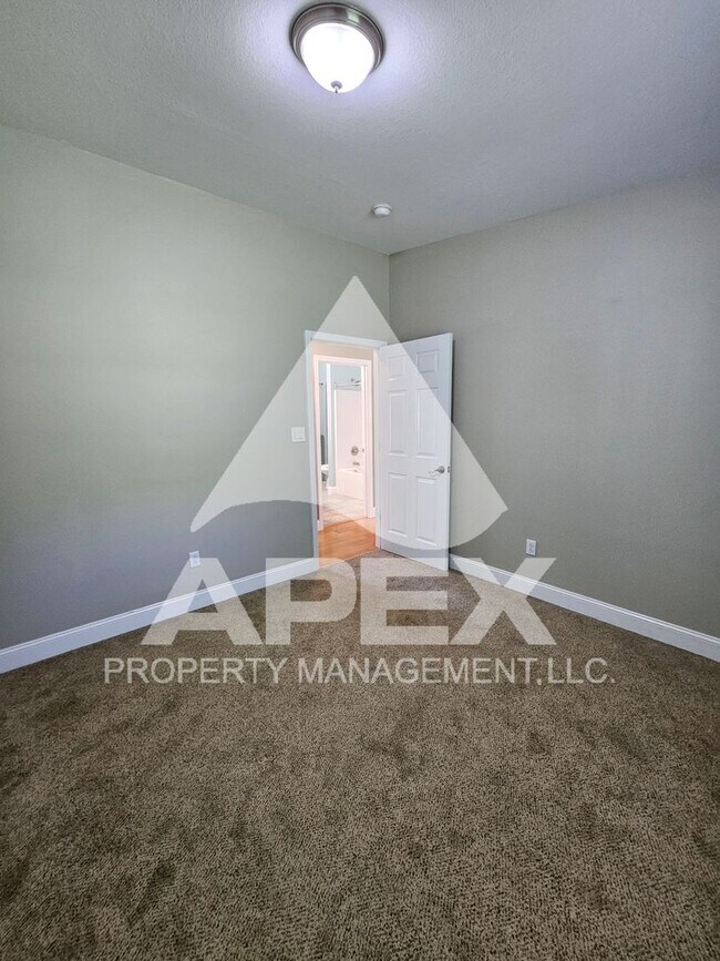 Building Photo - Contemporary Ranch Style 3Bd – 2Ba Single ...