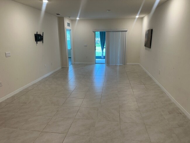 Building Photo - 2 Bedroom + Office / 2 Bath Duplex for Rent in Leesburg -  Move In Special !!!!