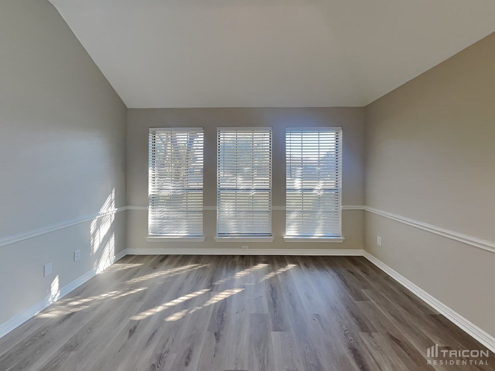Building Photo - 653 Edgewood Dr