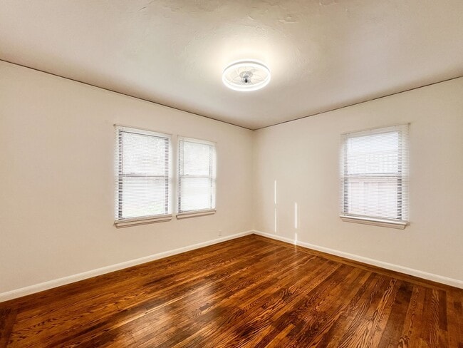 Building Photo - Classic Downtown Napa Duplex with Modern Upgrades and Across from Fuller Park