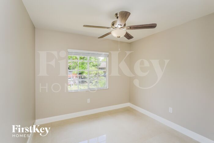 Building Photo - 16905 SW 106th Ct