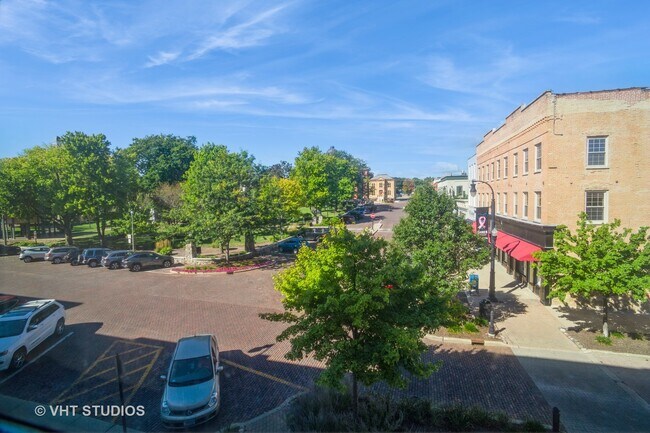 Building Photo - 116 N Benton St