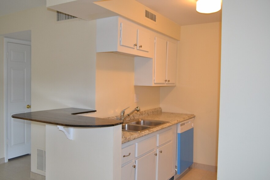 2/1 Kitchen - Midway Court Apartments