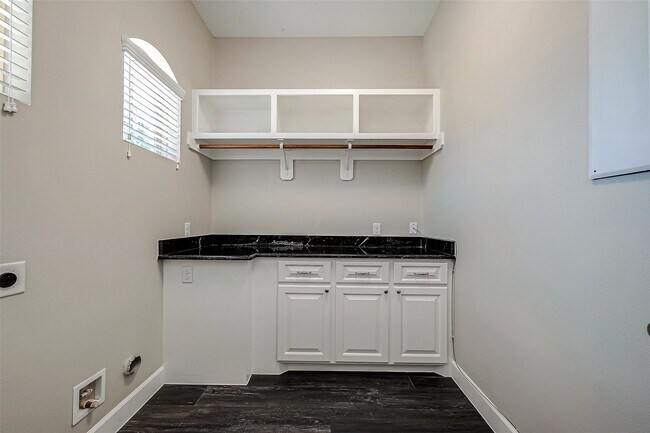 Building Photo - 6527 Camillia Ct