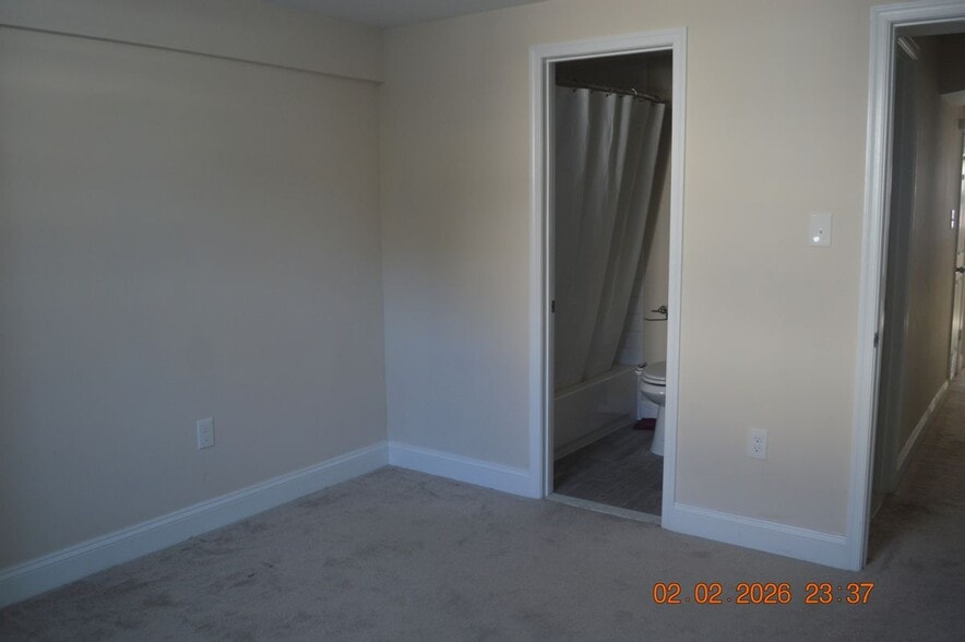 Building Photo - 1636 Gibbons Rd