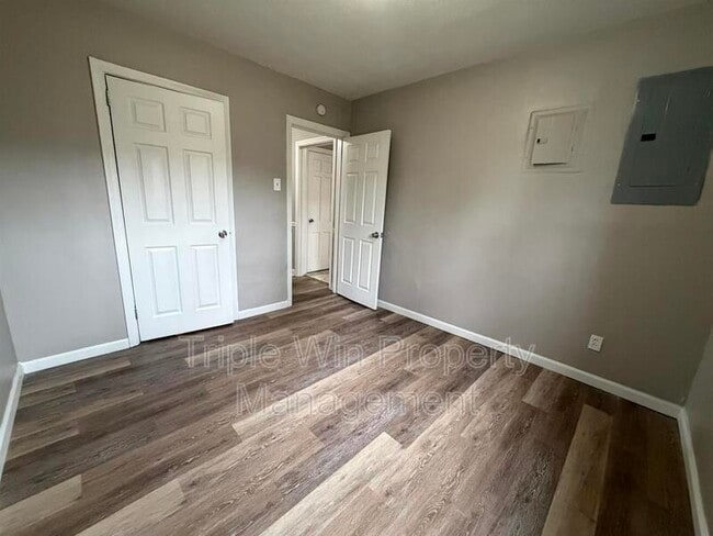 Building Photo - 520 Hentschel Pl