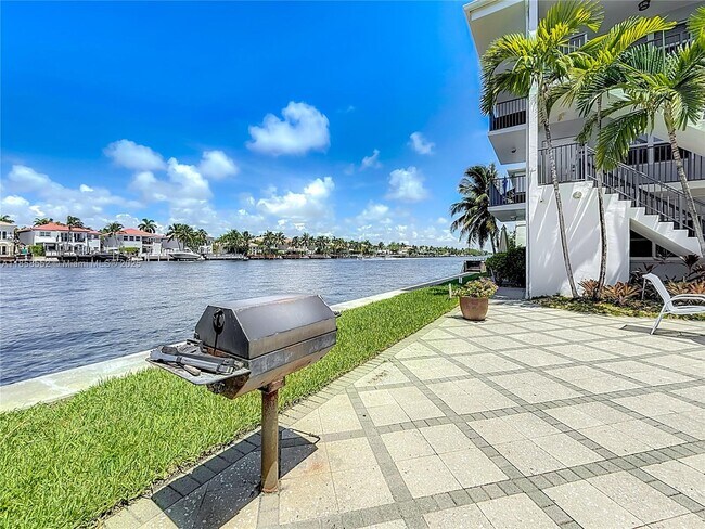 Building Photo - 2600 S Ocean Dr