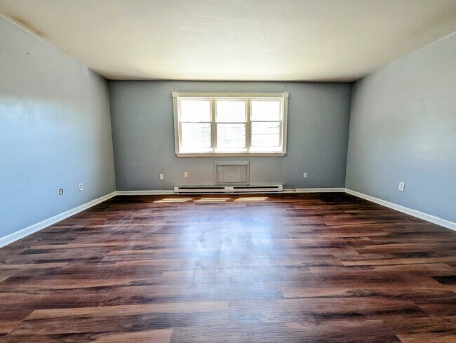 Building Photo - 75 Belair Dr