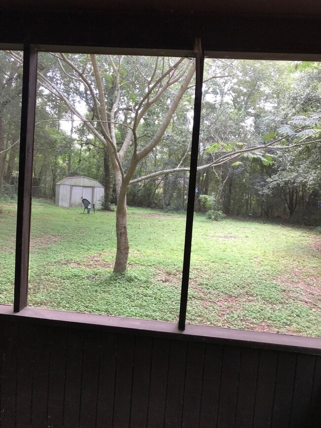 Building Photo - 4x2 large home for rent!