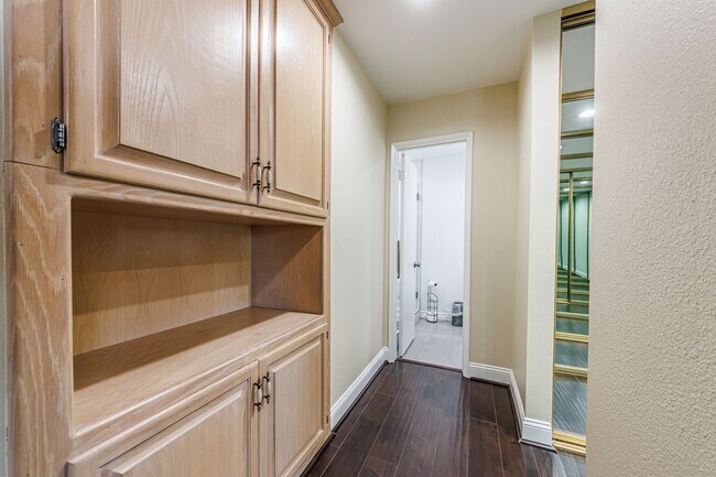Building Photo - Beautifully Renovated 3-Bedroom Home in Pr...