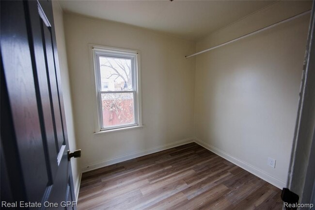 Building Photo - 8242 Maxwell Ave