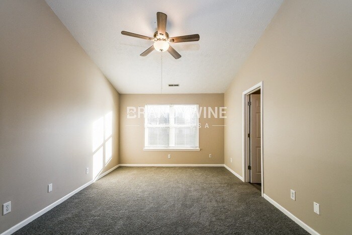 Building Photo - 3231 Village Park N Dr