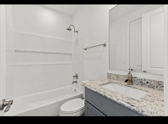 Building Photo - 3245 Real St