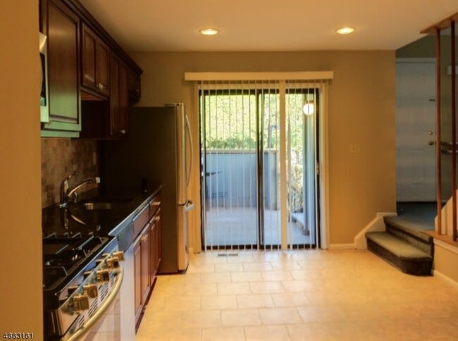 Building Photo - 64 Sycamore Ct