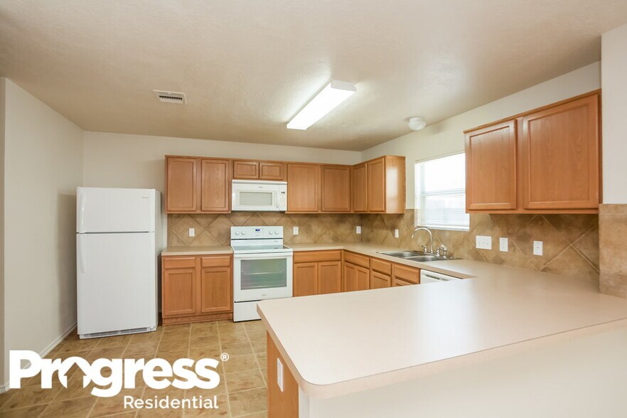 Building Photo - 2730 Skyview Grove Ct