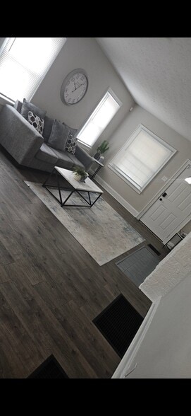 Building Photo - 962 S Ohio Ave