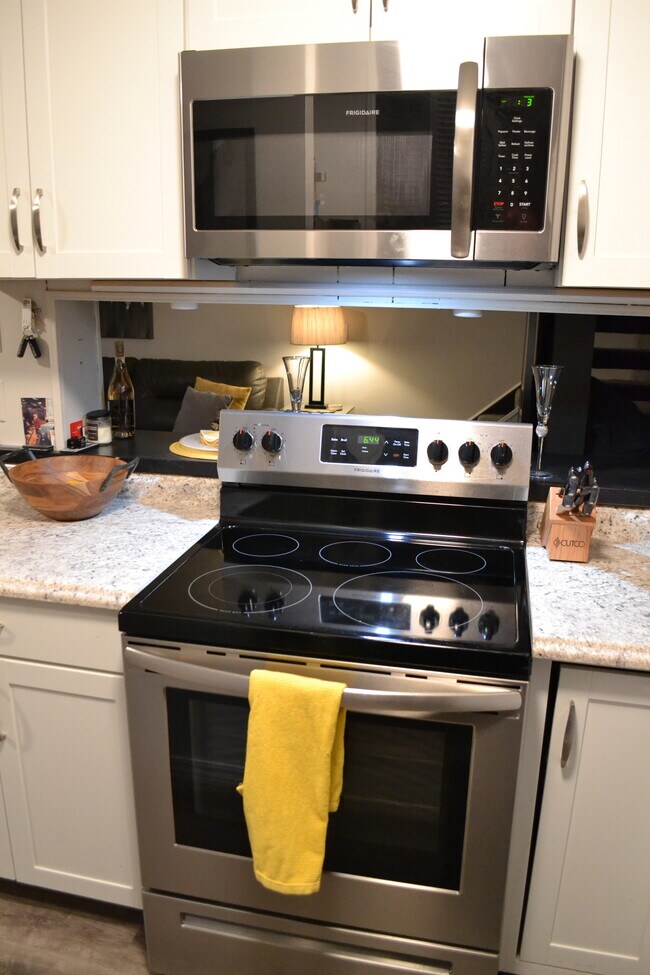 Building Photo - 8914 Trotter Lane # A