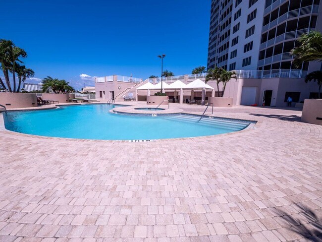 Building Photo - 2110 W 1st