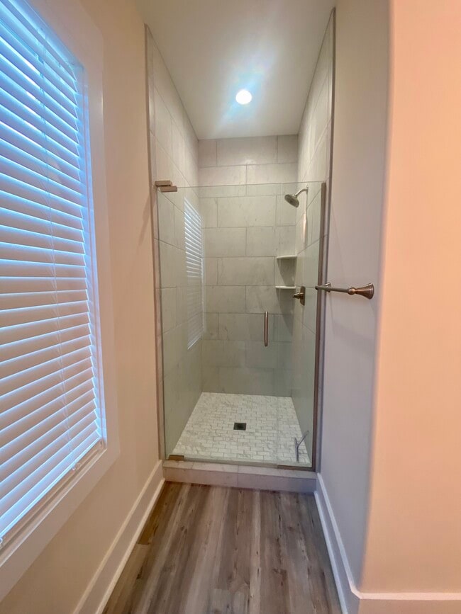 Building Photo - 137 Marblehead Dr