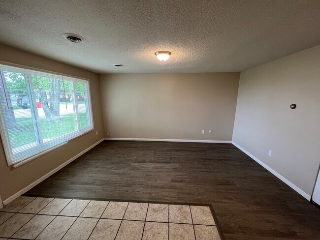 Building Photo - 2608 Dale Dr