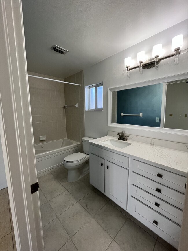 Building Photo - 3607 Cresta Ct