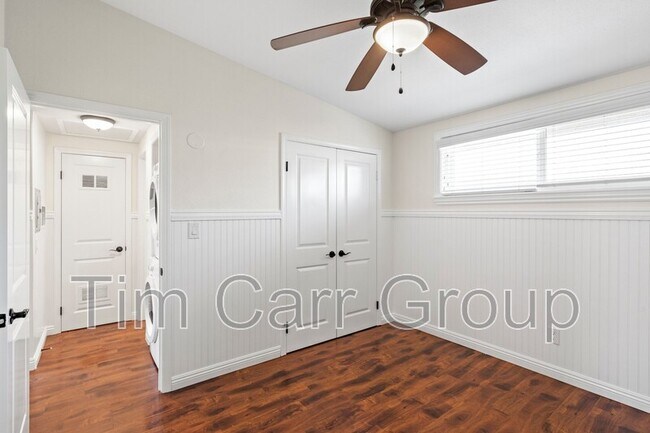 Building Photo - 235 E 18th St