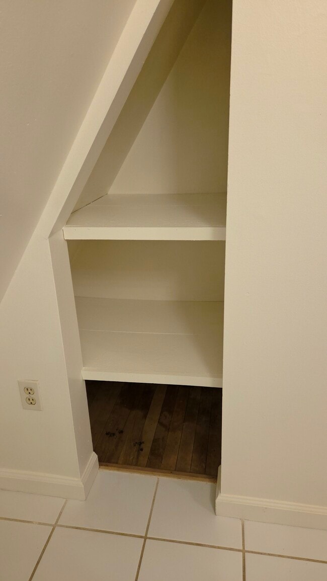 Building Photo - 510 Mercer Rd