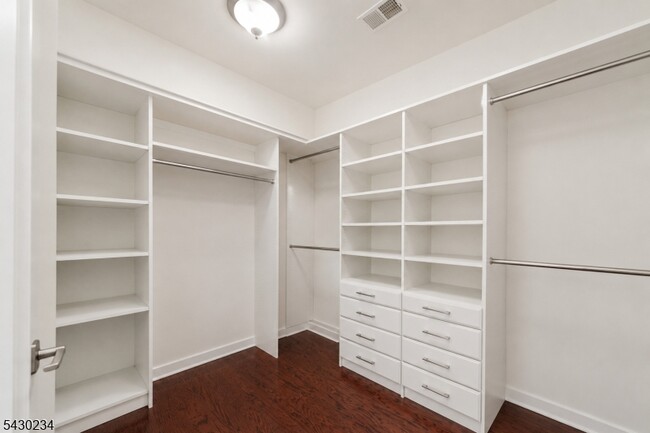 Building Photo - 133 Savoth Ln
