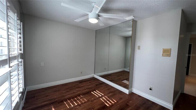Building Photo - 8625 Vista Shores Ct