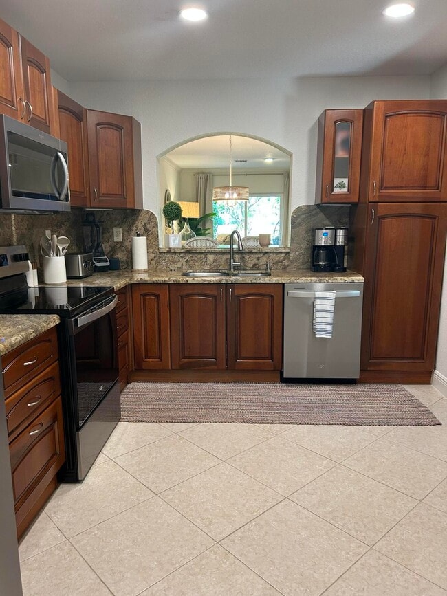 Building Photo - 12768 Westhampton Cir