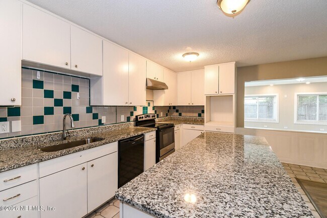 Building Photo - 7215 Sharbeth Dr S