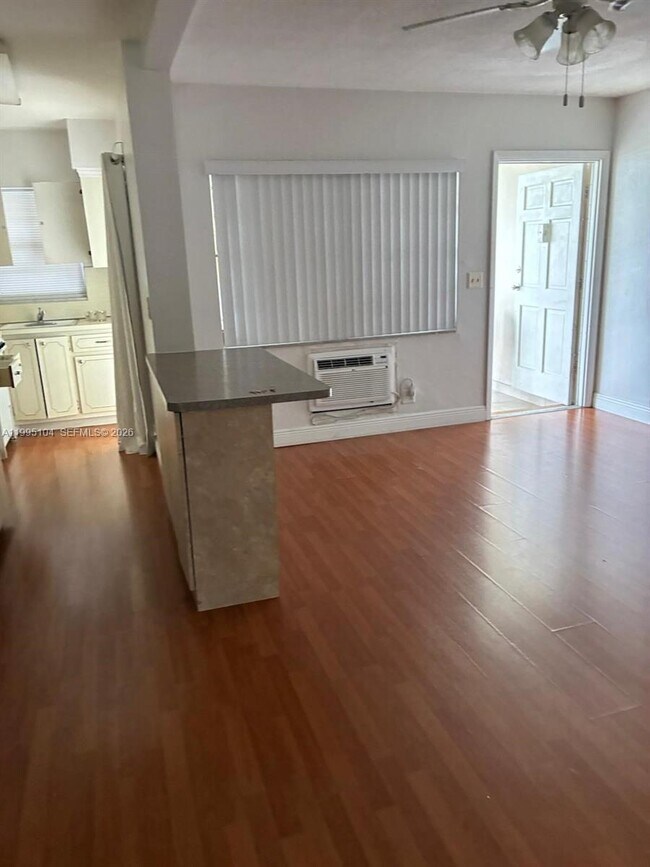 Building Photo - 141 NE 10th Ave