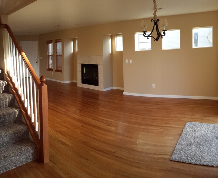 Living area - 5750 W 20th St