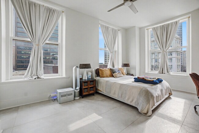 Building Photo - Downtown Atlanta Luxury Condo