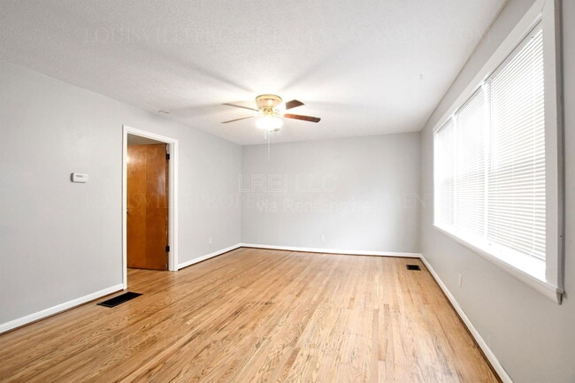 Building Photo - 170 Gillette Ave