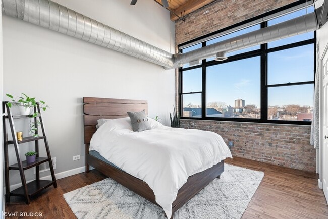 Building Photo - 1259 N Wood St