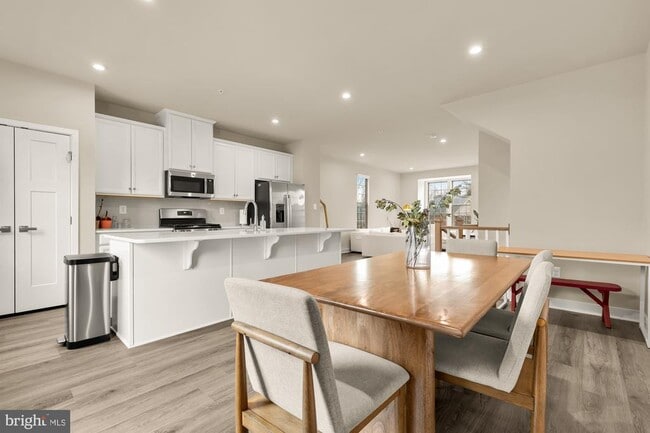 Building Photo - 9639 Tall Oaks Rd