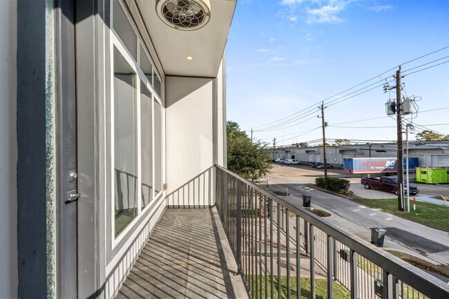 Building Photo - 6106 Clarkson Ln