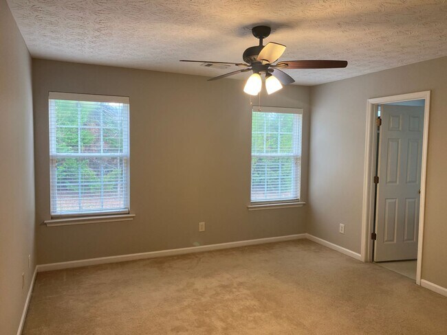 Building Photo - 219 Wild Flower Ln