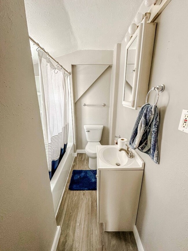 Building Photo - Unique and beautiful 2-3 bedroom home available for rent