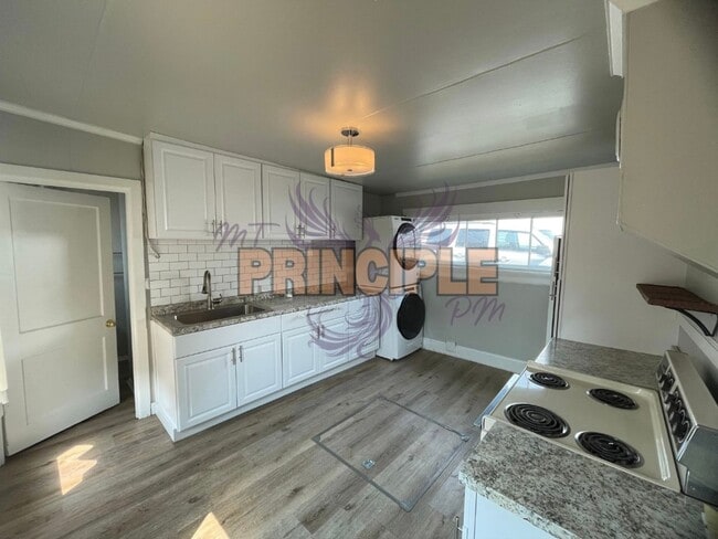 Building Photo - 735 Placer St