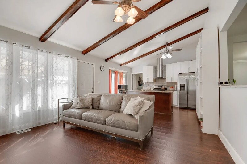 Building Photo - 837 Hamlin Ave