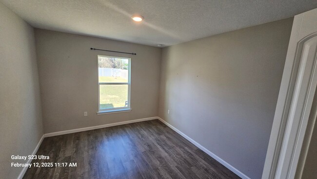 Building Photo - Newer Home - Bright & Open Floor Plan